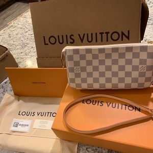 Louis Vuitton POCHETTE ACCESSOIRES